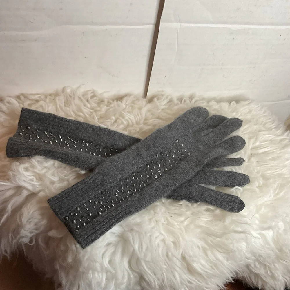 Cashmere Cashmere Gray studded text tip gloves